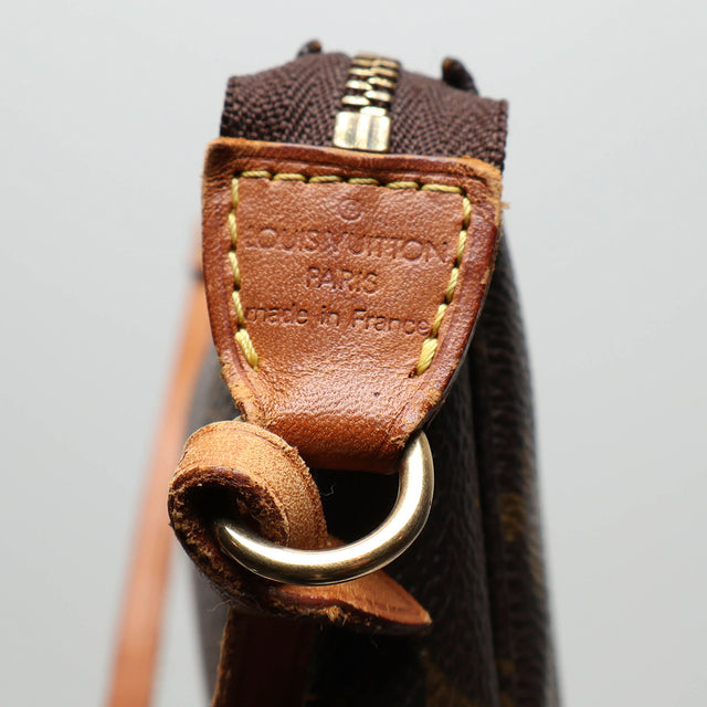 LOUIS VUITTON POCHETTE BAG