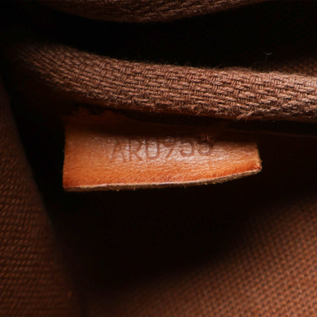 LOUIS VUITTON POCHETTE BAG
