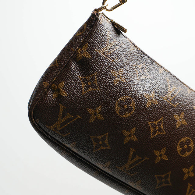 LOUIS VUITTON POCHETTE BAG