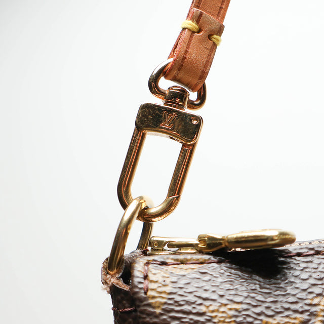 LOUIS VUITTON POCHETTE BAG