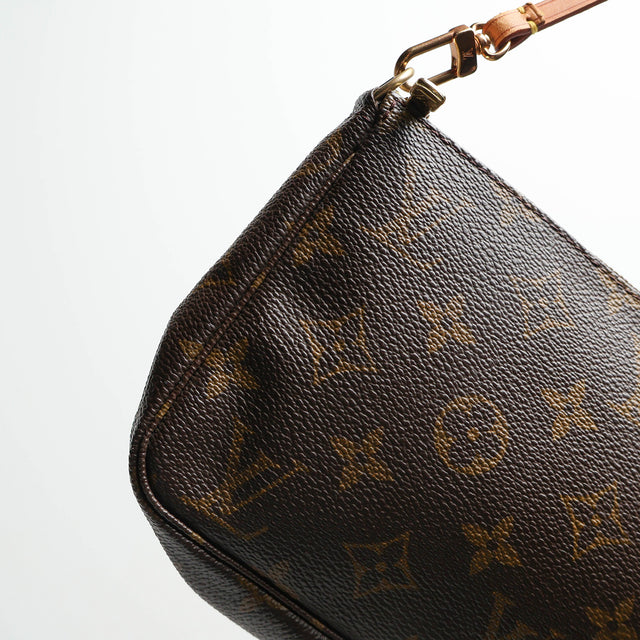 LOUIS VUITTON POCHETTE