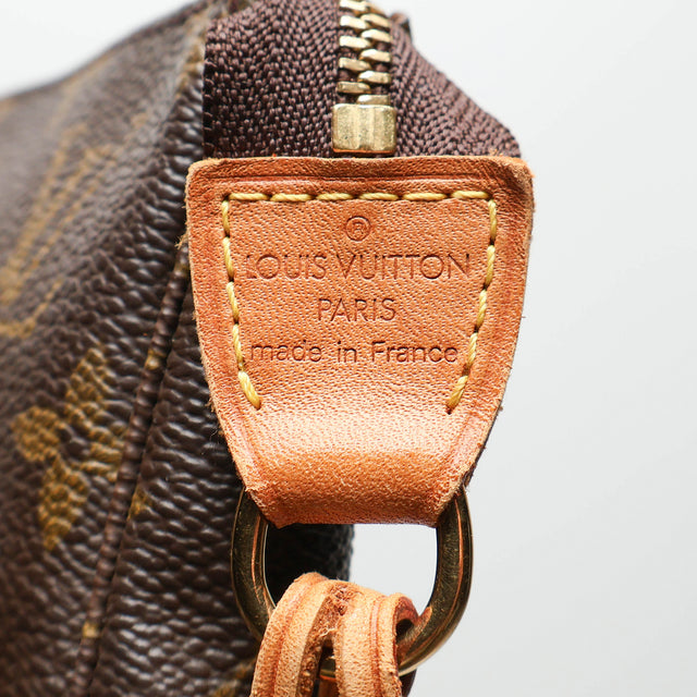 LOUIS VUITTON POCHETTE