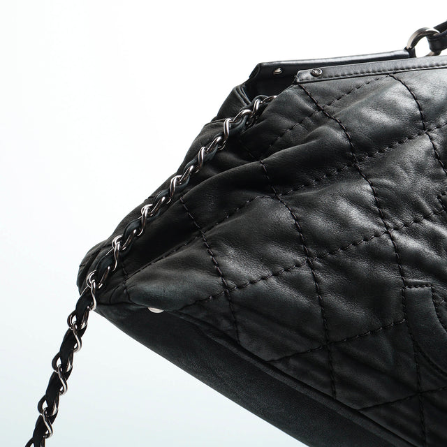 CHANEL LEATHER HAND BAG
