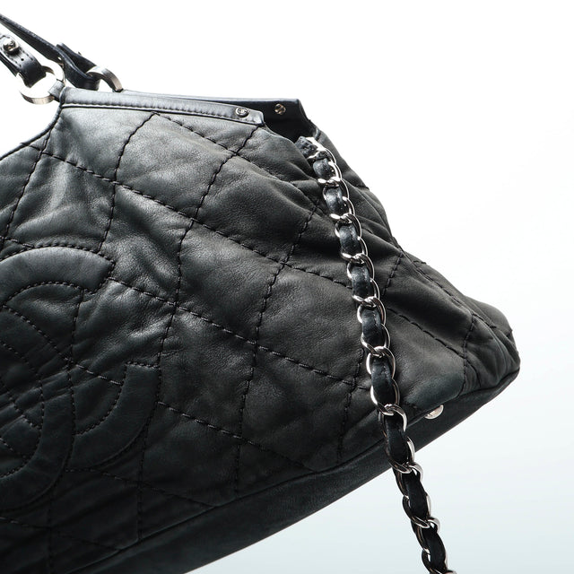 CHANEL LEATHER HAND BAG