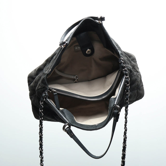 CHANEL LEATHER HAND BAG