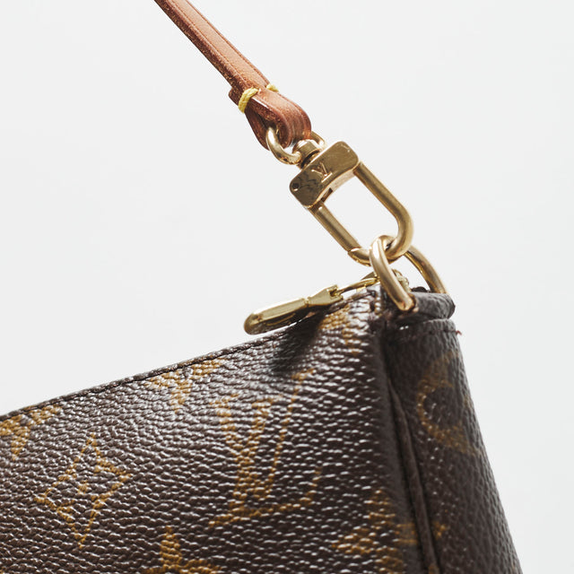 LOUIS VUITTON POCHETTE BAG