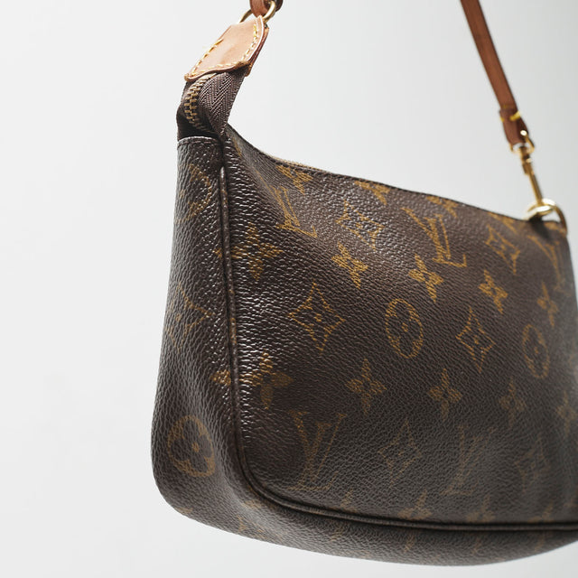 LOUIS VUITTON POCHETTE BAG
