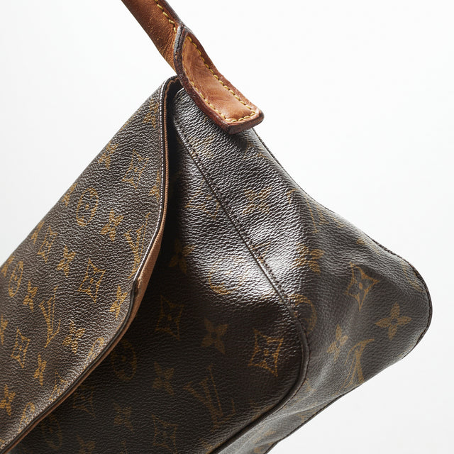 LOUIS VUITTON LOOPING MM BAG