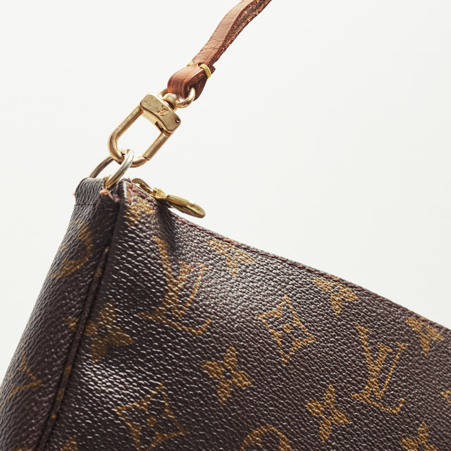 LOUIS VUITTON POCHETTE HAND BAG