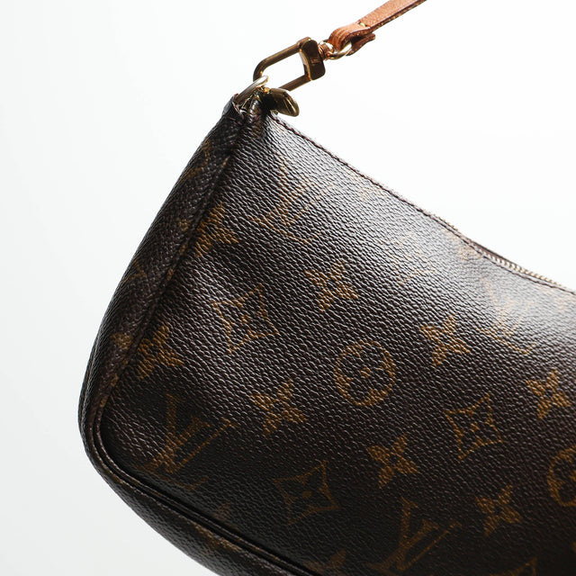 LOUIS VUITTON POCHETTE BAG