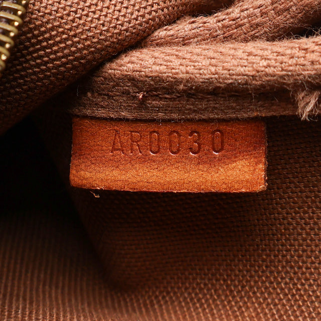 LOUIS VUITTON POCHETTE BAG