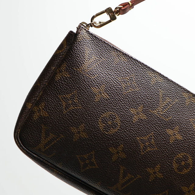 LOUIS VUITTON POCHETTE BAG