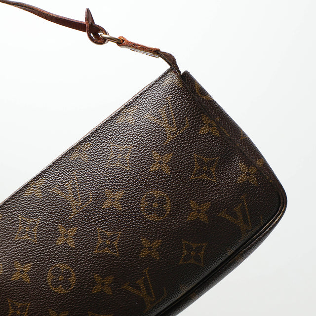 LOUIS VUITTON POCHETTE BAG