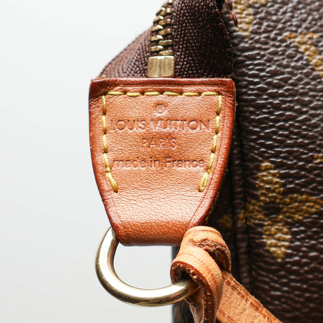 LOUIS VUITTON POCHETTE BAG