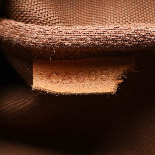 LOUIS VUITTON POCHETTE BAG