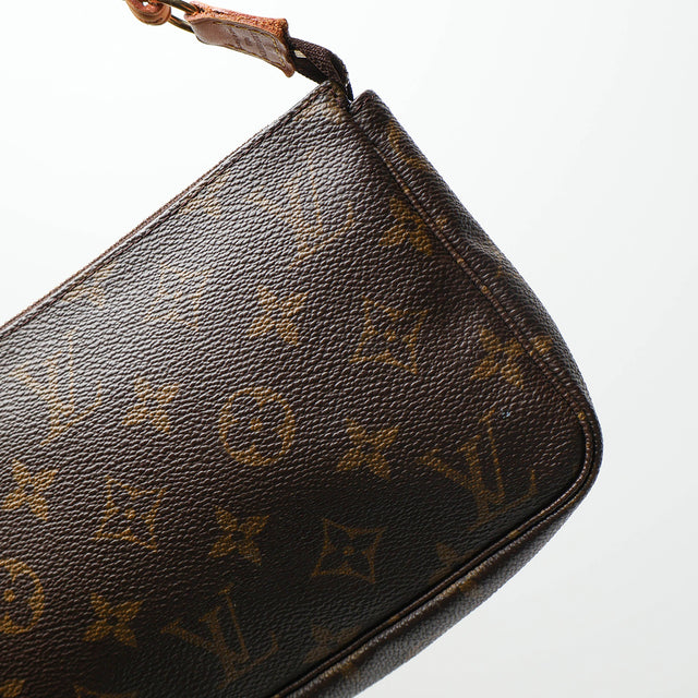 LOUIS VUITTON POCHETTE