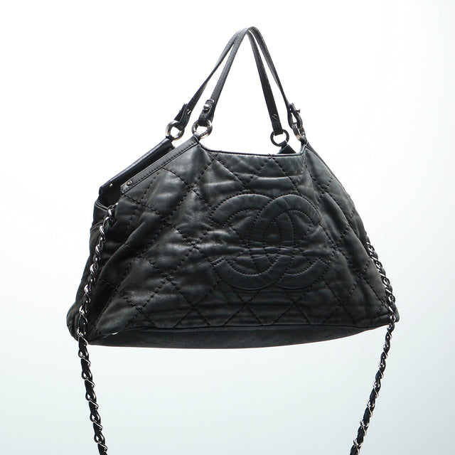 CHANEL LEATHER HAND BAG