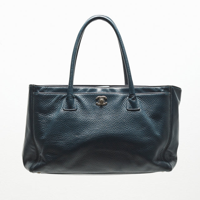 CHANEL LEATHER TOTE BAG