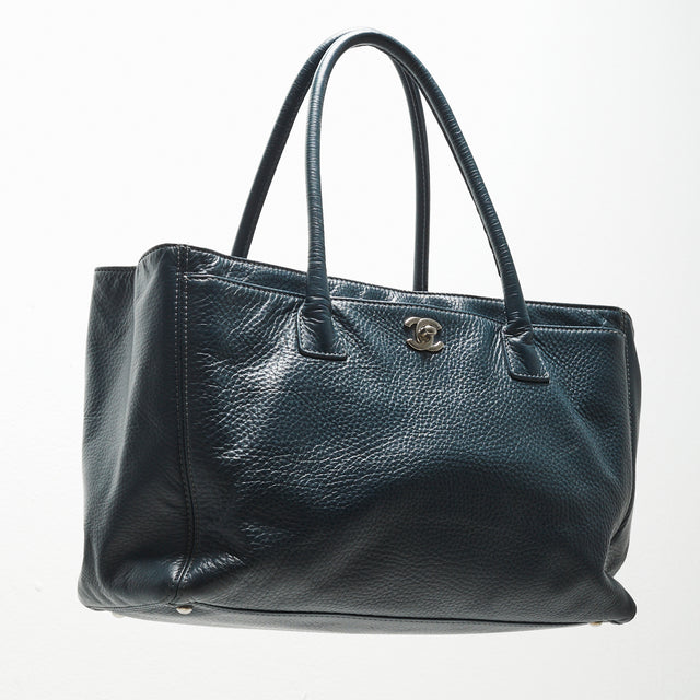 CHANEL LEATHER TOTE BAG