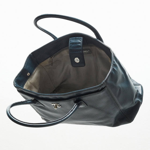 CHANEL LEATHER TOTE BAG