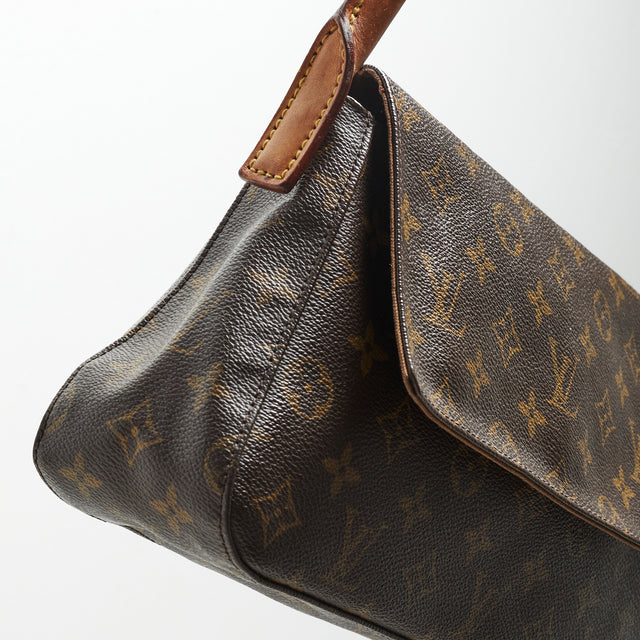 LOUIS VUITTON LOOPING MM BAG