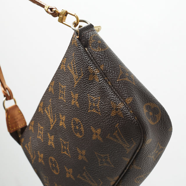 LOUIS VUITTON POCHETTE ACCESSOIRES